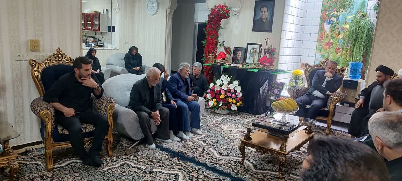 تجلیل از ایثار شهدای صنعت؛ دیدار پراحساس مدیرعامل سازمان منطقه ویژه اقتصادی پتروشیمی با خانواده شهید والامقام «حسین هاشم‌پور»