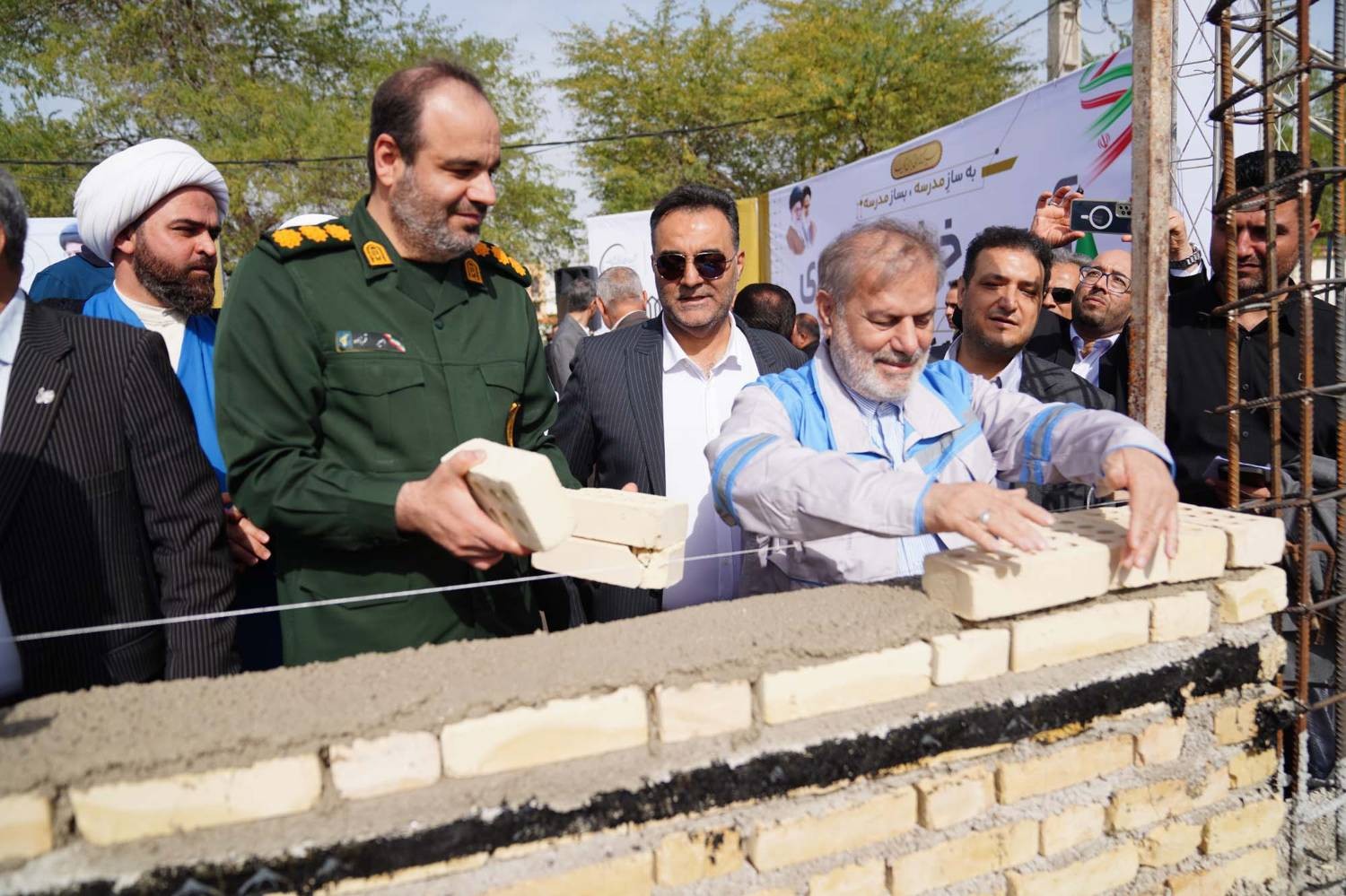 آیین آغاز عملیات اجرایی مدرسه ۹ کلاسه شهید باقری در شهر چمران برگزار شد