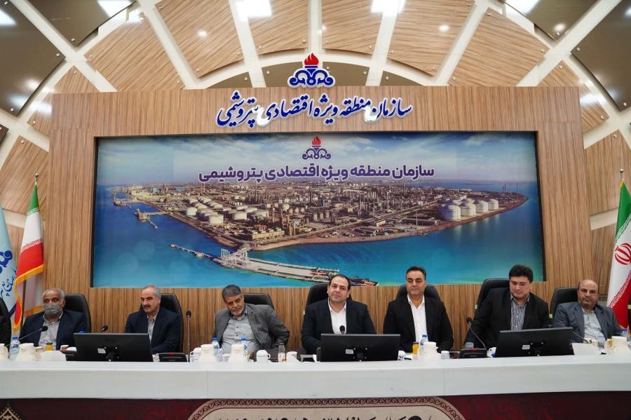 مدیران شرکت ملی صنایع پتروشیمی پاسخگوی مخاطبان در میز خدمت سازمان منطقه ویژه اقتصادی پتروشیمی